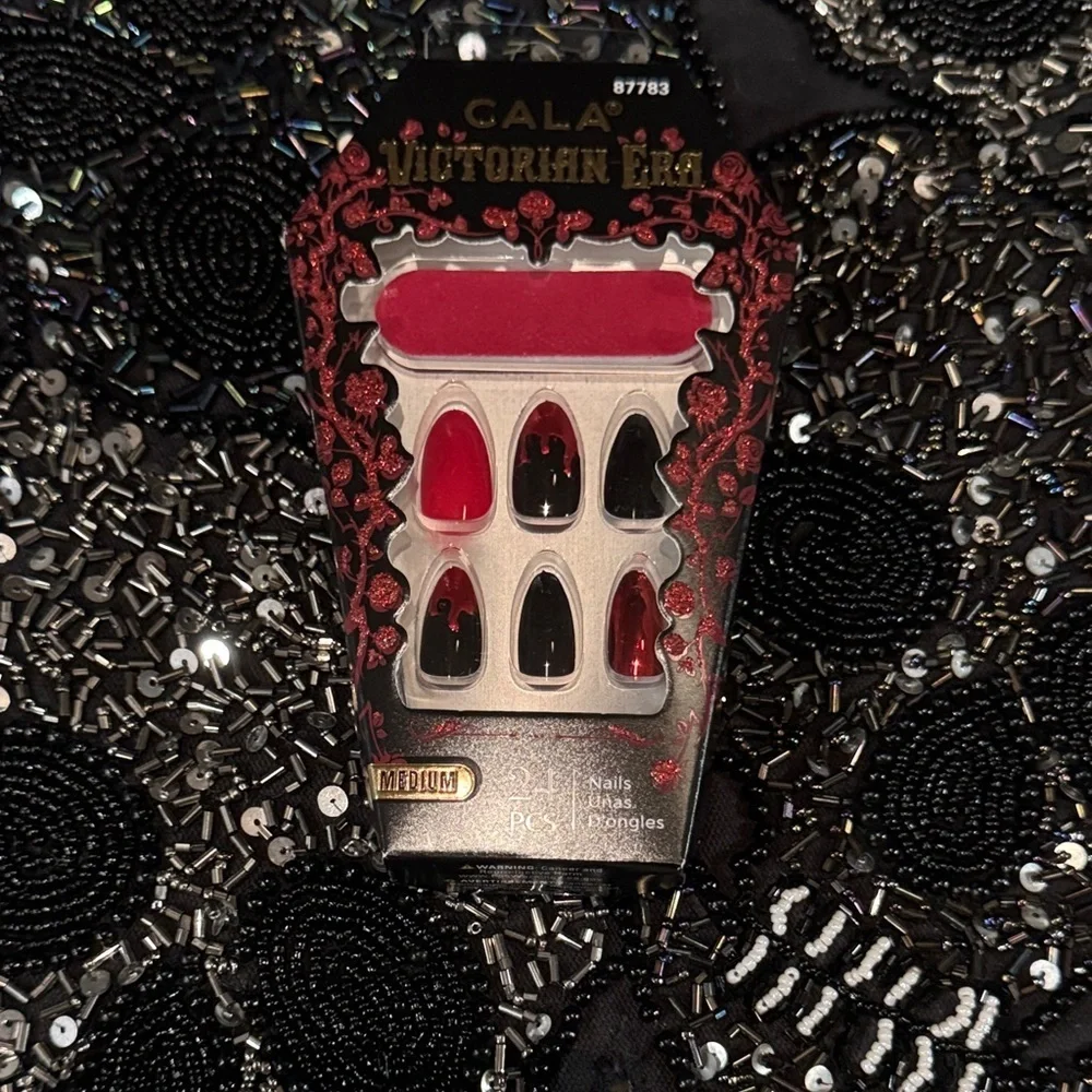 Cala Victorian Era Nail Set - Red and Black